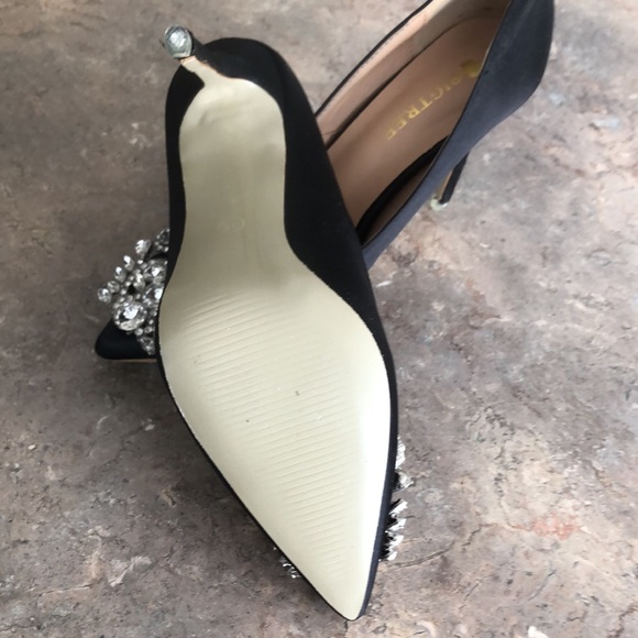 Beautiful formal shoes worn a few times a little flaw on the back seam of 1 shoe - Picture 3 of 6